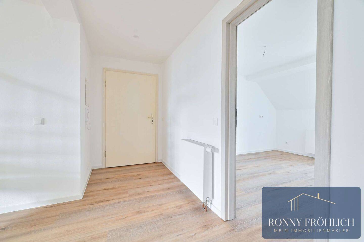 WOW! Frisch saniert: Stilvolle 3-Raum-Maisonette mit Balkon, Aufzug & Fernblick auf dem Kaßberg! NEU – Chemnitz – Vorschaubild 4