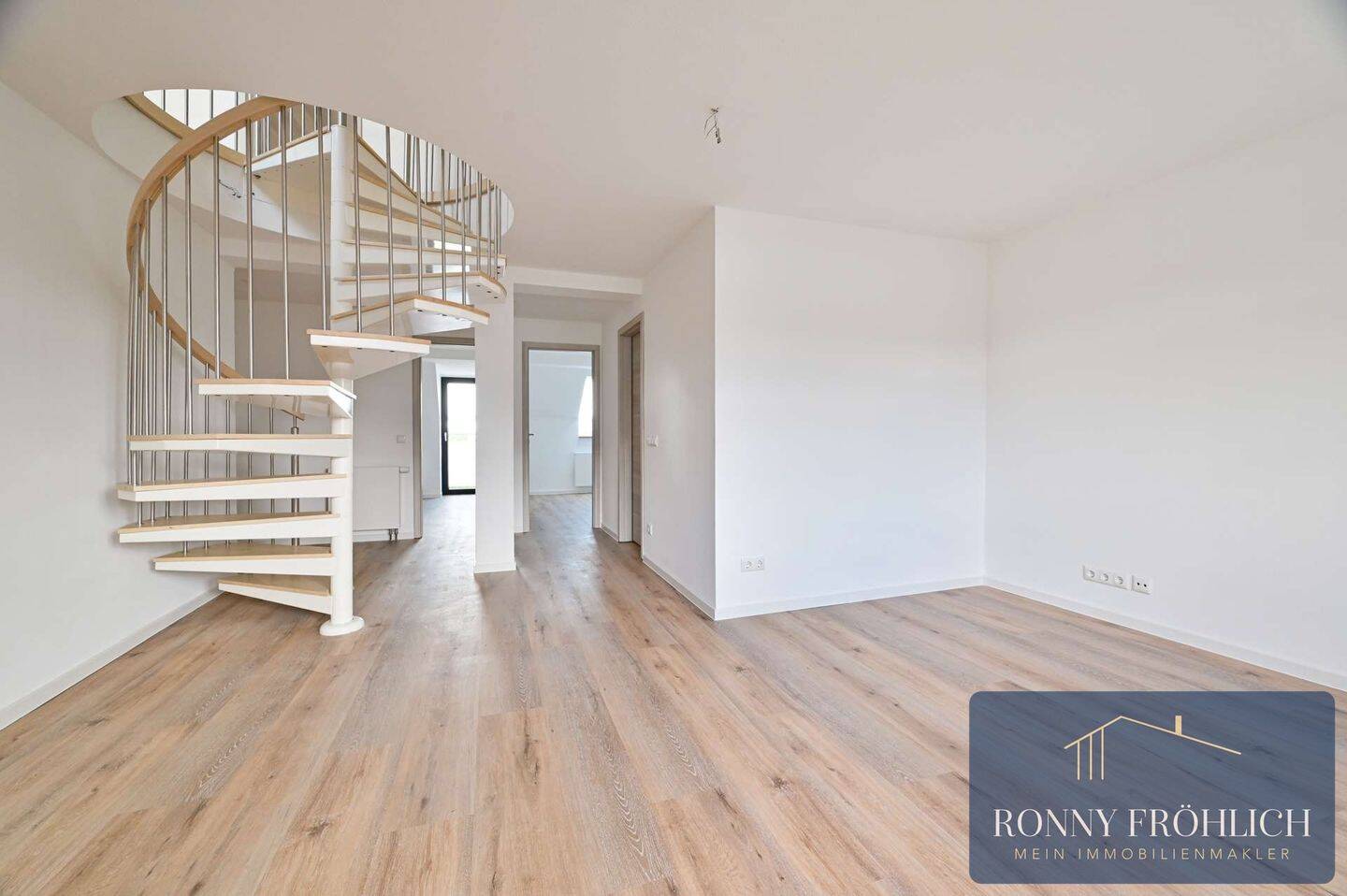 WOW! Frisch saniert: Stilvolle 3-Raum-Maisonette mit Balkon, Aufzug & Fernblick auf dem Kaßberg! NEU – Chemnitz – Vorschaubild 5