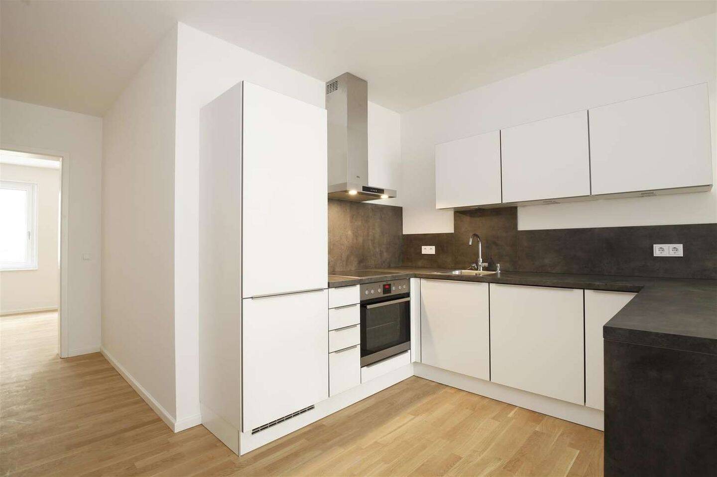 Moderne 3-Zimmer-Wohnung * Am Altmarkt * EBK + Südbalkon + Stellplatzoption und mehr! – 1067 Dresden – Vorschaubild 3