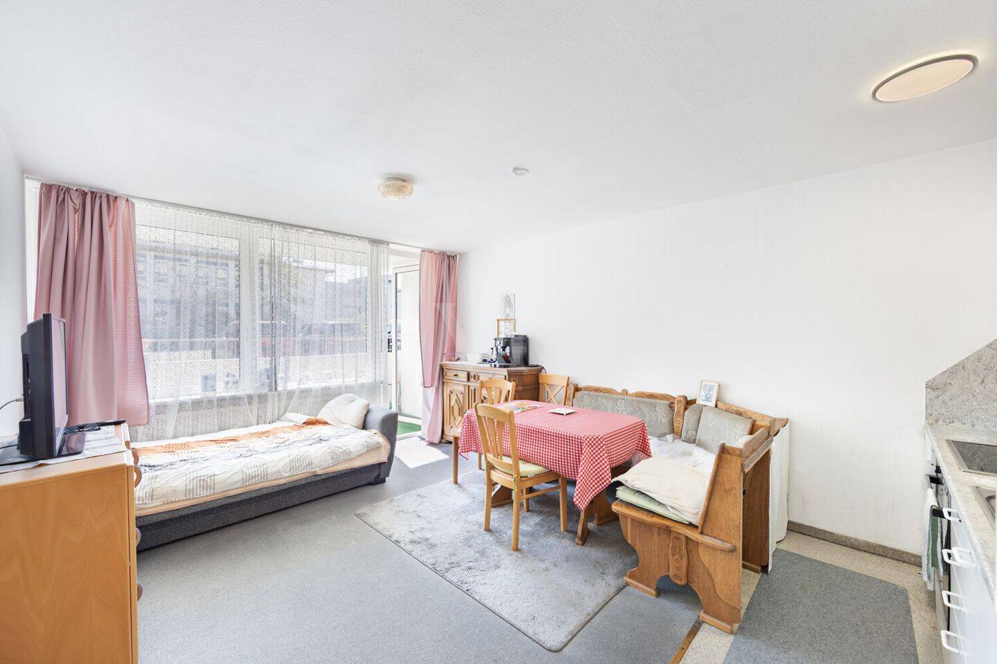 Vielversprechende Wohnung mit Entwicklungspotenzial in begehrter Wohnlage – 81245 München – Vorschaubild 3