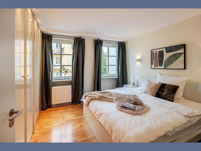 Möbliert: Maxvorstadt: Großzügige 3-Zimmer Wohnung in Top-Lage – München – Vorschaubild 3