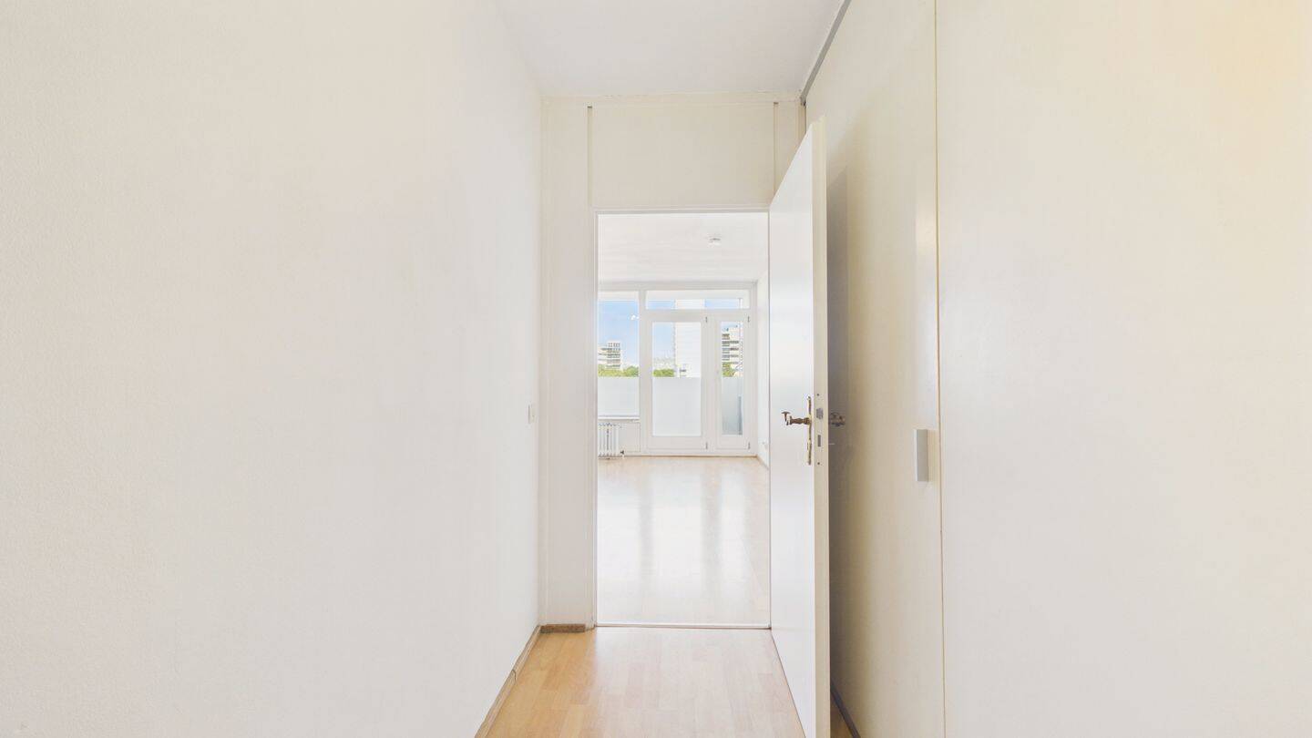 HEGERICH: Leerstehende 1-Zimmer-Wohnung mit Ost-Balkon direkt am Olympia-Einkaufszentrum – 80993 München – Vorschaubild 4