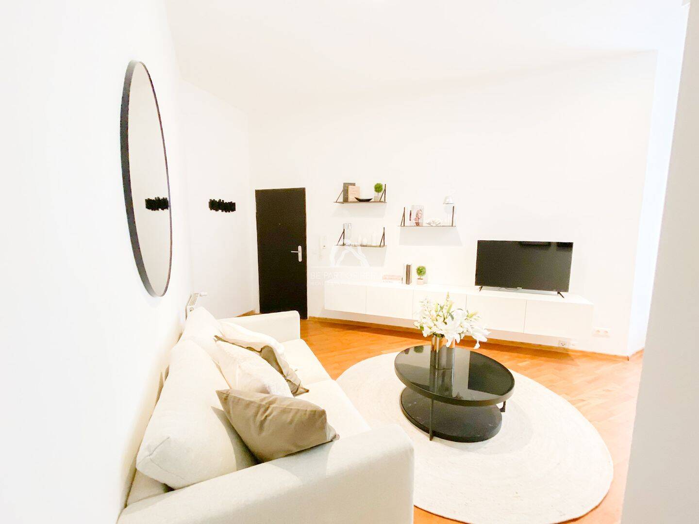 FERTIG MÖBLIERTES MICROAPARTMENT | IM SAMARITERKIEZ | RUHIGES ERDGESCHOSS | PROVISIONSFREI | – 10247 Berlin – Vorschaubild 3