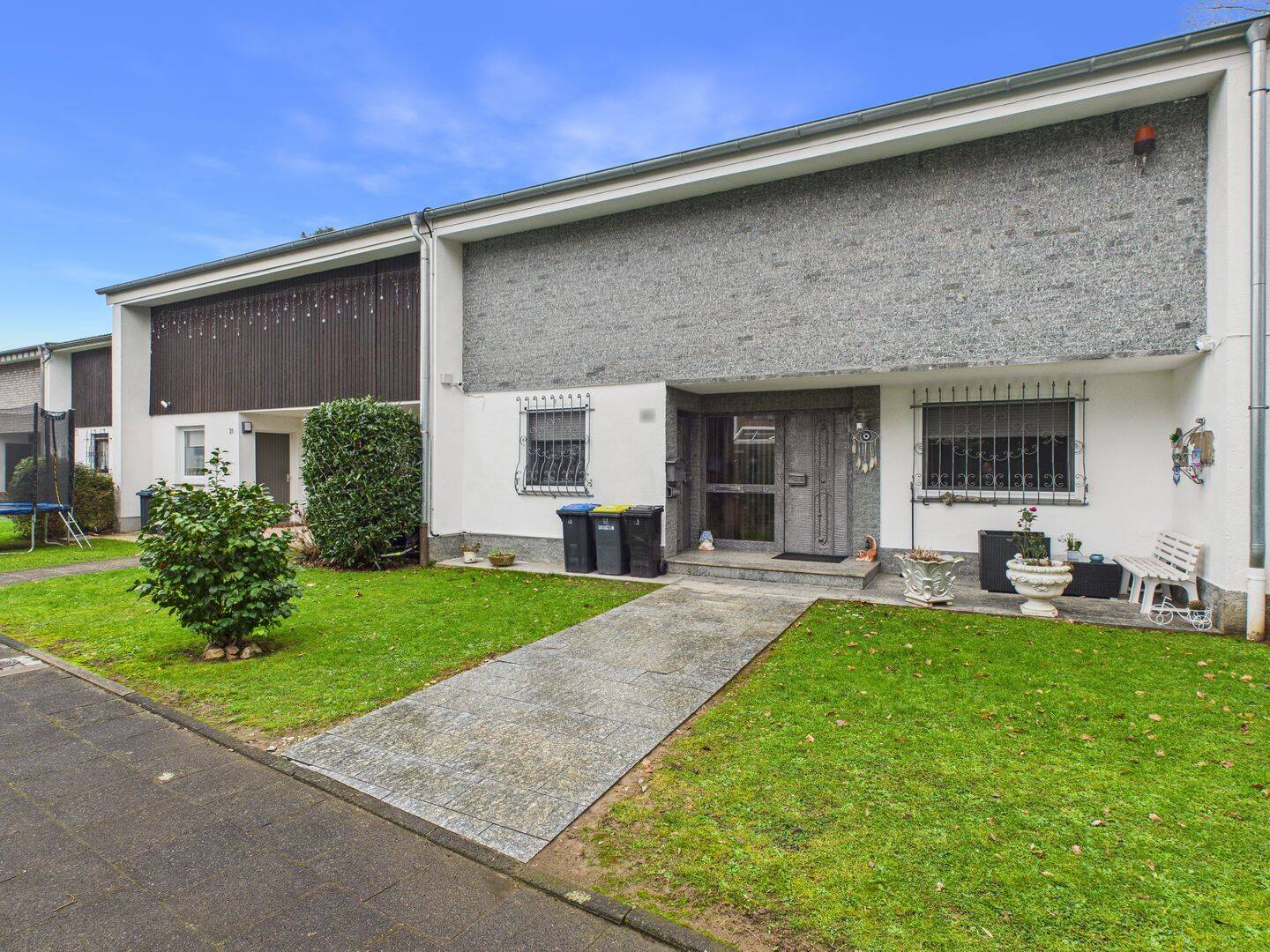 Wohntraum mit Wintergarten & Privatsphäre – Reihenendhaus in begehrter Lage von Köln-Heimersdorf – 50767 Köln – Vorschaubild 3