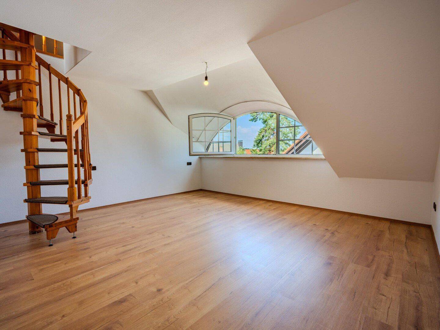 Großzügige 3-Zimmer-Maisonette-Wohnung mit ca. 120 m² in Zirndorf-Weiherhof – sofort bezugsfrei – 90768 Fürth – Vorschaubild 3