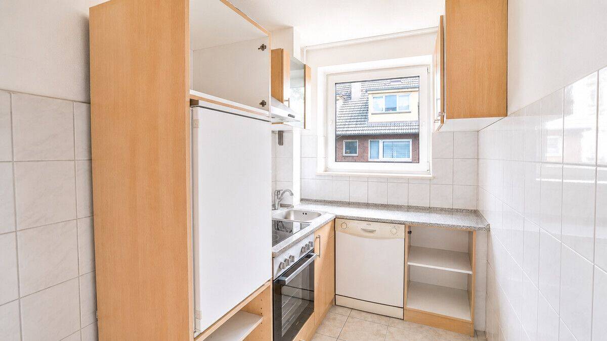 Viel Licht, viel Potenzial 2,5-Zimmer-Wohnung in guter Lage – 22335 Hamburg – Vorschaubild 3