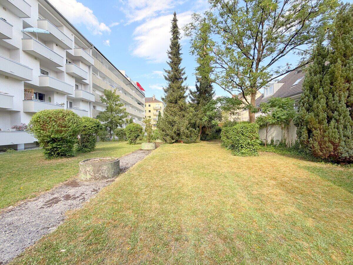 Ruhige Lage am Olympiapark und BMW ! Ganz neu enovierte 2 Zimmer-Wohnung mit Süd-Balkon zum Garten – 80809 München – Vorschaubild 3