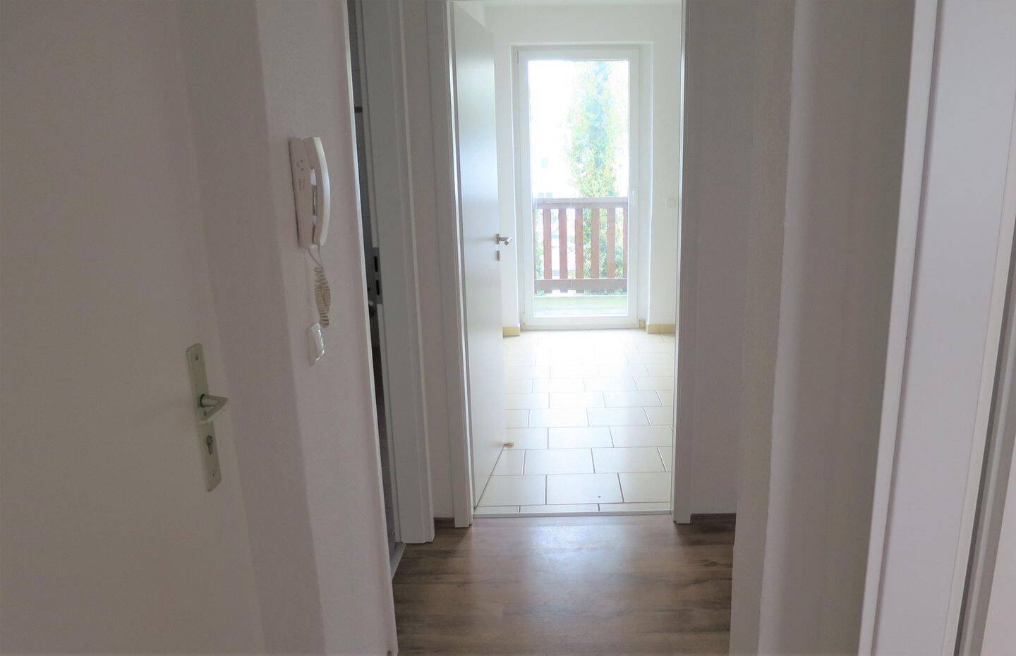 Hochwertige und Schöne 2-Raumwohnung in guter Lage mit EBK – Magdeburg – Vorschaubild 3