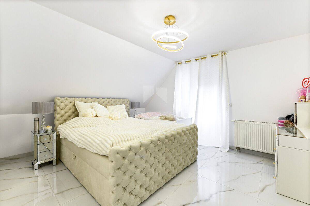 Moderne Doppelhaushälfte mit vielseitigem Raumangebot in Hamburg-Jenfeld! – 22045 Hamburg – Vorschaubild 4