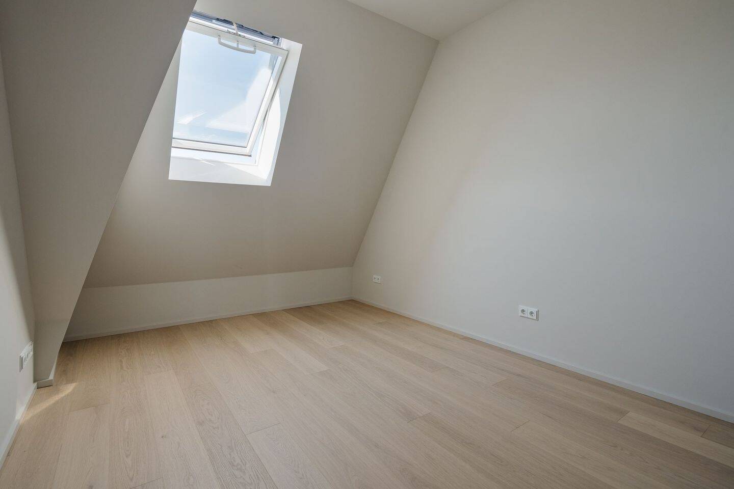 Neubau-Erstbezug Eppendorf: Exklusive 2-Zimmer-Dachgeschosswohnung im Jugendstilhaus in Bestlage – 20249 Hamburg – Vorschaubild 3