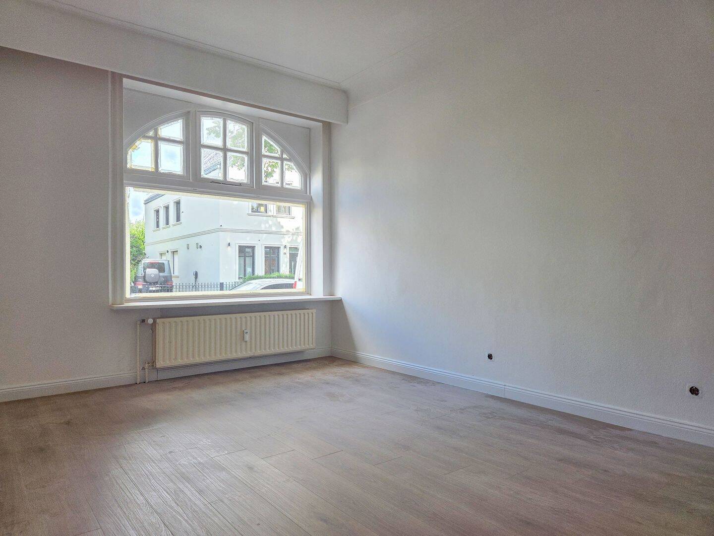 Sanierte 1 Zimmerwohnung mit Außenstellplatz – 22609 Hamburg – Vorschaubild 3