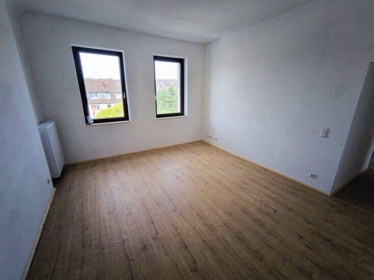 Komplett renovierte, sanierte 3 ½ Raum Dachgeschosswohnung in ruhiger Lage von Sterkrade – 46149 Oberhausen – Vorschaubild 3