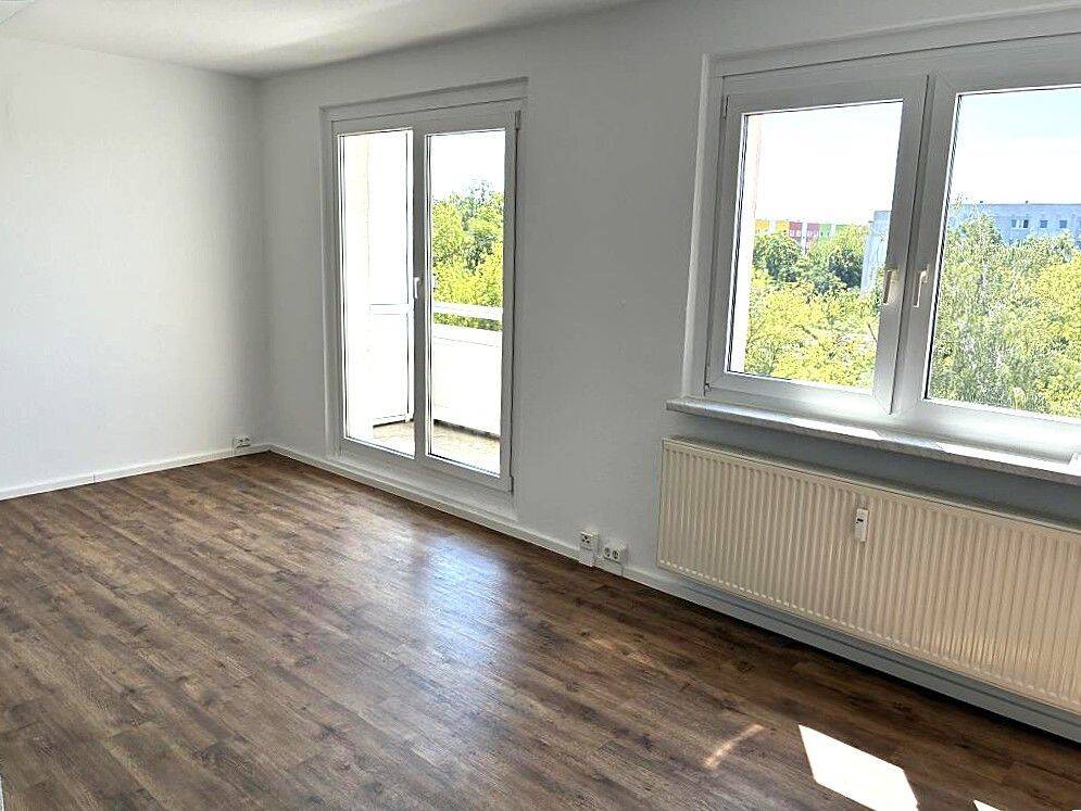 Die Wohnung glänzt jetzt fehlen nur Ihre Möbel. /The apartment is ready to shine now all it need – 6132 Halle (Saale) – Vorschaubild 3