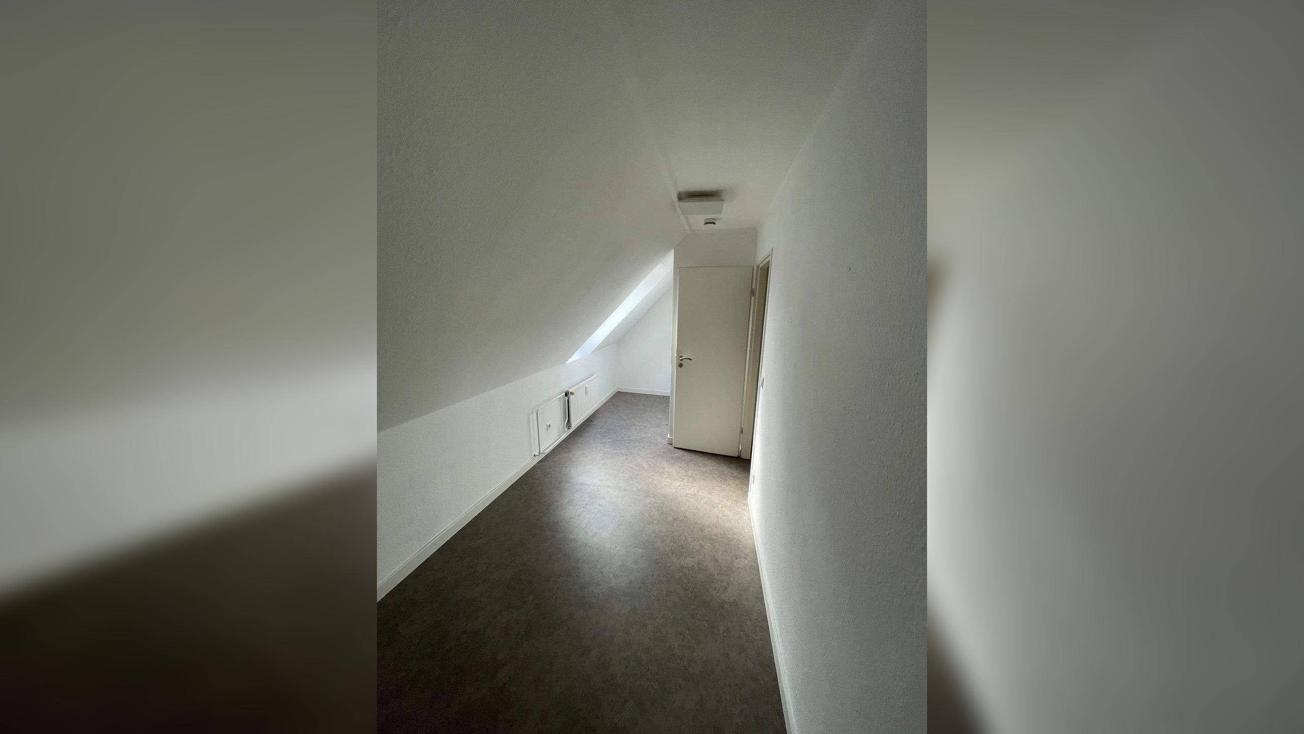 Charmante 3,5-Zimmer-Maisonettewohnung im Dachgeschoss – 22547 Hamburg – Vorschaubild 3