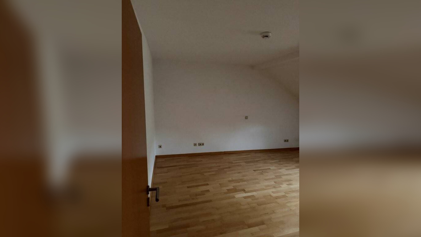 ****Schöne Dachgeschosswohnung in saniertem Altbau; WG-geeignet**** – 54295 Trier – Vorschaubild 4