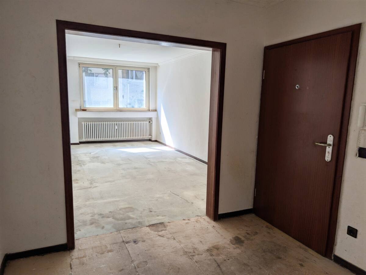 Freie Erdgeschosswohnung mit Balkon in Pempelfort ! Sanierungsprojekt für Handwerker & Investoren – 40479 Düsseldorf – Vorschaubild 3