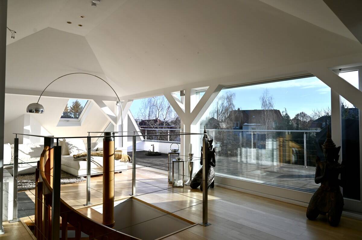 Wohnen mit Charakter: Hochwertige Maisonette mit Designer-Küche und privater Dachterrasse – 1189 Dresden – Vorschaubild 3