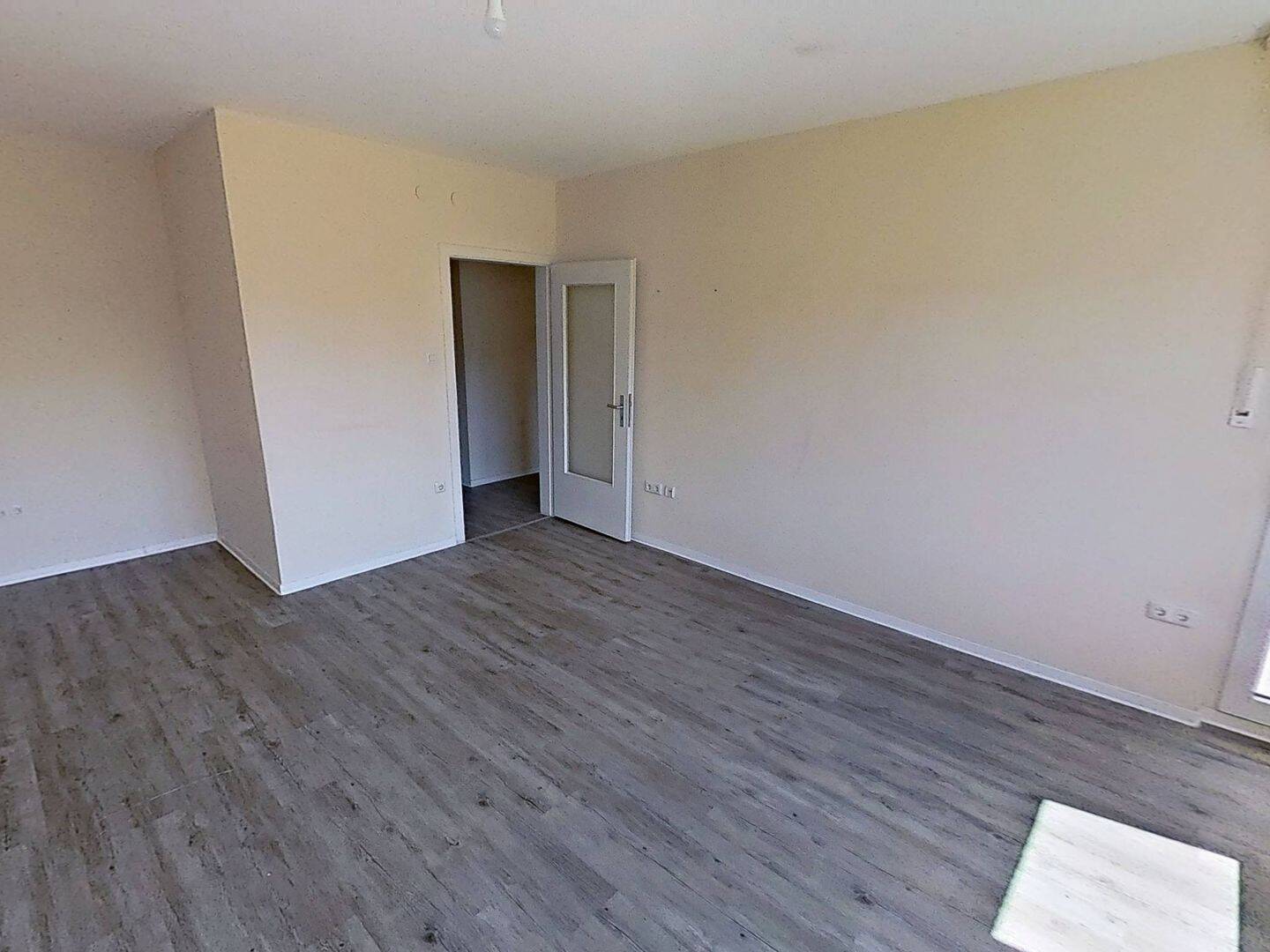Komfortabel im Erdgeschoss: Helle 3-Zimmer-Wohnung mit Tageslichtbad (Wanne + Dusche) – 33104 Paderborn – Vorschaubild 3