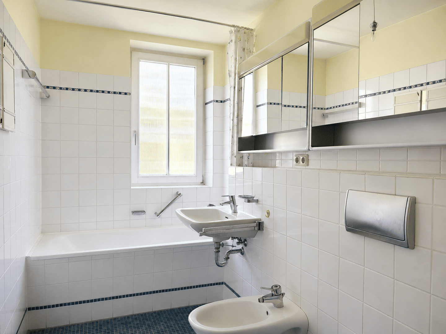 Attraktive und gut geschnittene 3-Zimmer-Wohnung mit 2 Balkonen in München-Sendling-Westpark – 80686 München – Vorschaubild 3