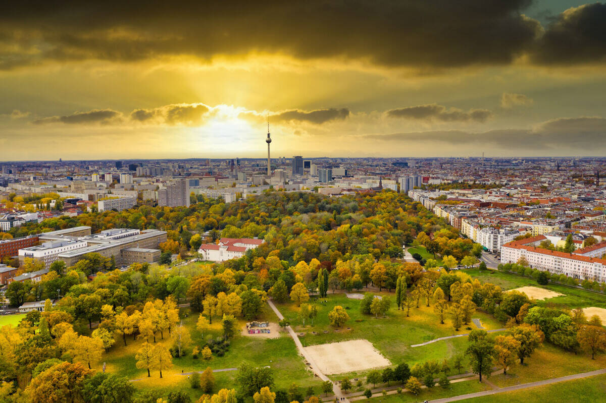 Friedrichshain: Altbau-Wohnung mit 3-4 Zimmern, Balkon, inkl. Sanierung mit hochwertiger Ausstattung – 10249 Berlin – Vorschaubild 4