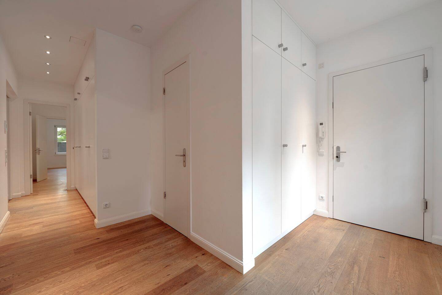 MODERNE ERDGESCHOSSWOHNUNG AM HOFGARTEN – 40211 Düsseldorf – Vorschaubild 3