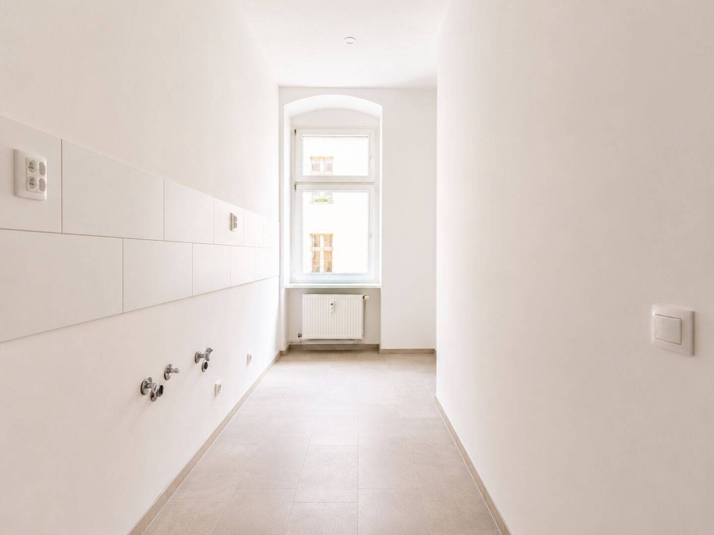 Stilvoll sanierte 2-Zi.-Altbauwohnung mit Balkon, Aufzug & Stuck in ruhiger Nebenstraße – 13347 Berlin – Vorschaubild 4