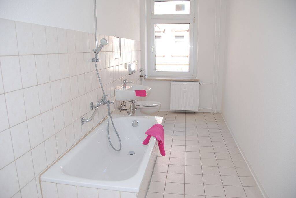 3-Raum-Altbauwohnung im Erdgeschoss – Chemnitz – Vorschaubild 3