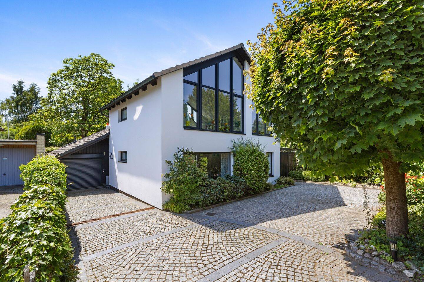Großzügige Familienidylle mit Pool auf traumhaftem Südwestgrundstück – 22179 Hamburg – Vorschaubild 3