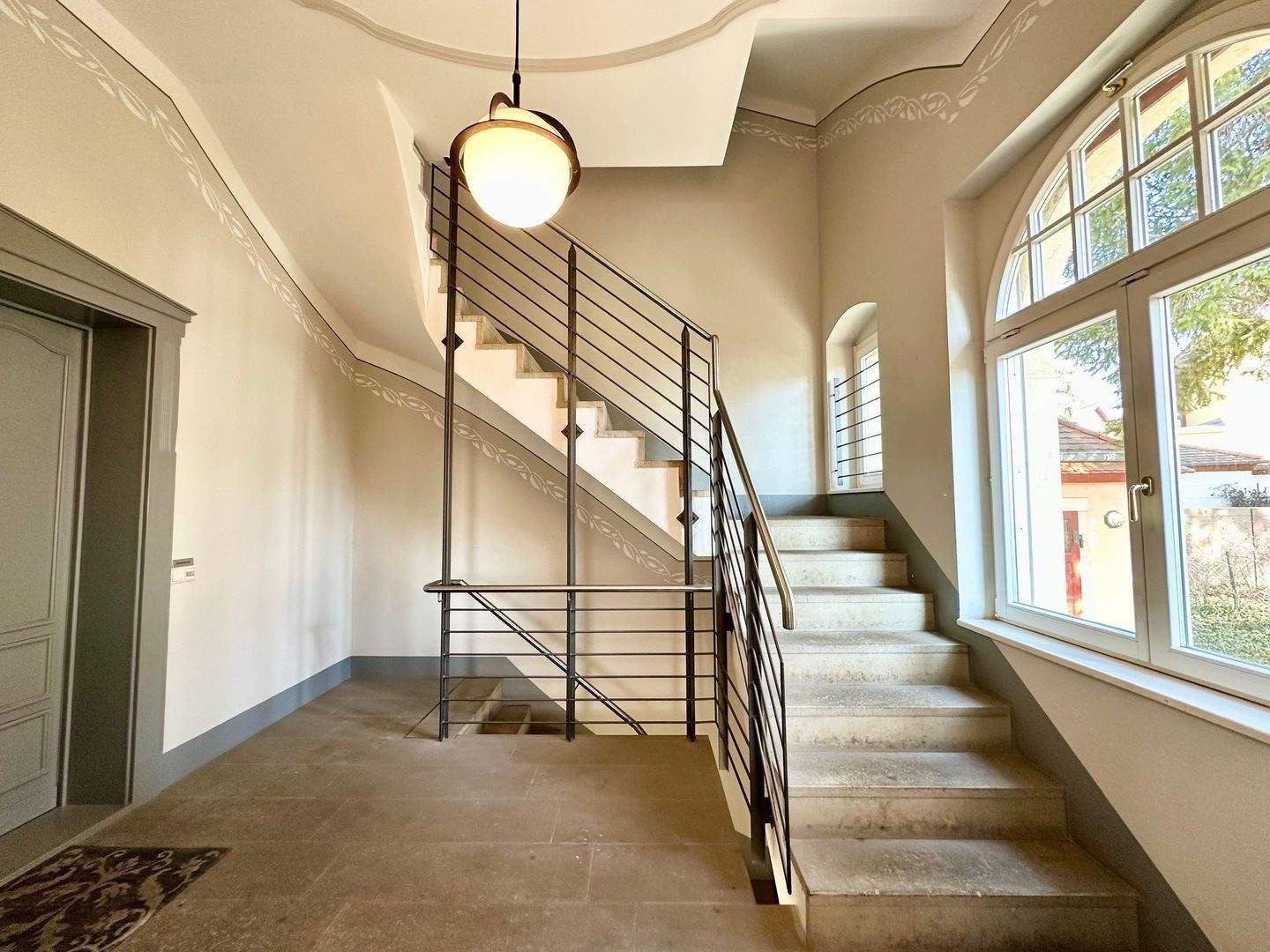 * Exklusive Wohnung in aufwendig sanierter, denkmalgeschützer Villa * – 1326 Dresden – Vorschaubild 3