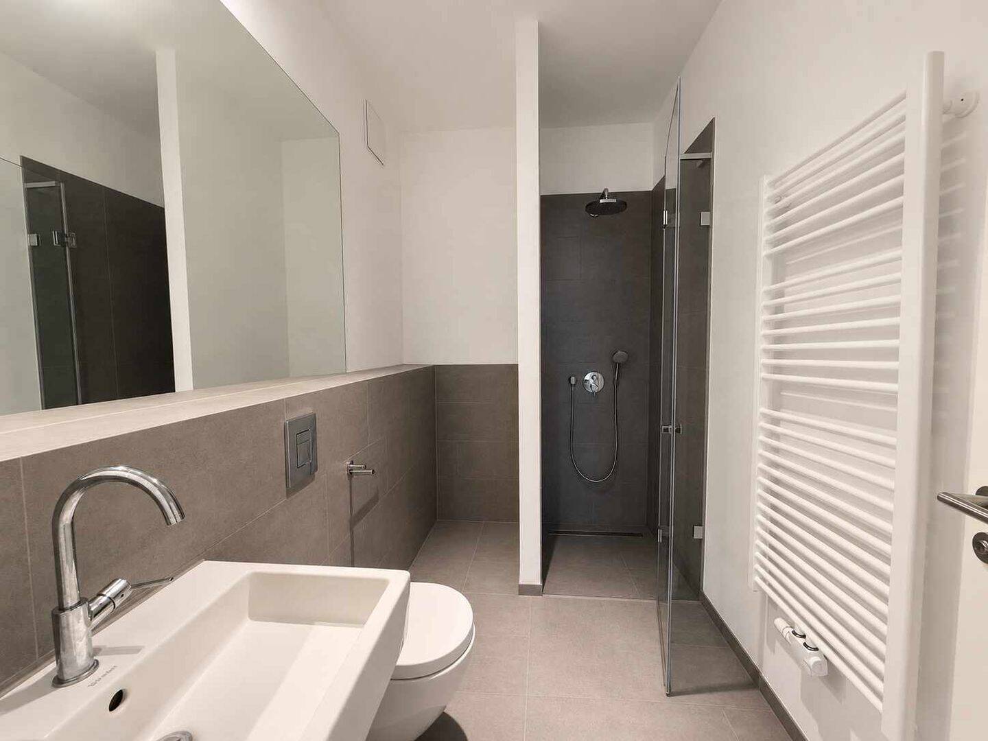 Moderne 3-Zimmer-Wohnung mit offenem Wohnkonzept, 2 Bädern, neuer Einbauküche und eigenem Garten! – 14469 Potsdam – Vorschaubild 4
