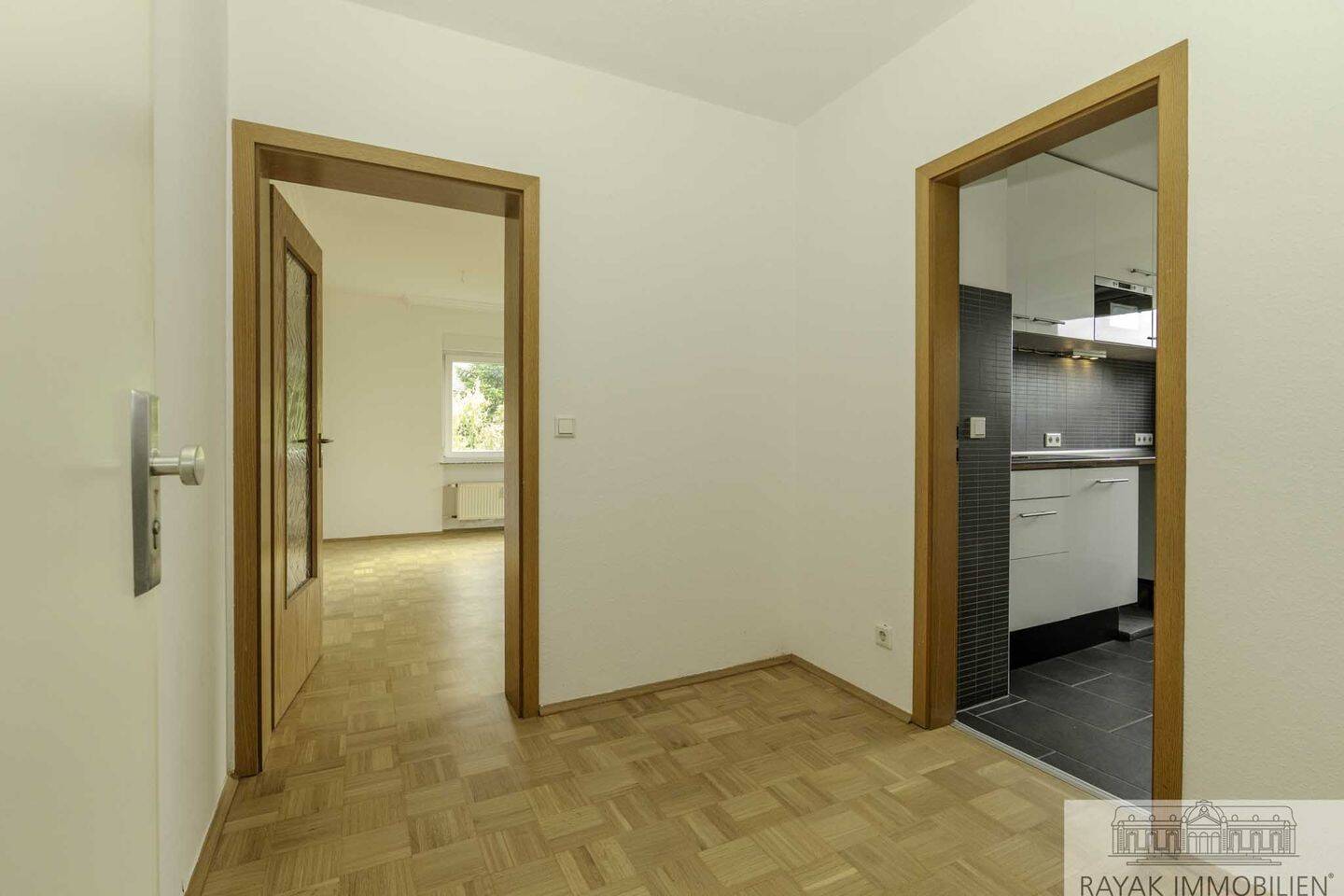 Wohnung zum Kauf in Düsseldorf – Rayak Immobilien, Ihr Makler für Düsseldorf – 40597 Düsseldorf – Vorschaubild 3