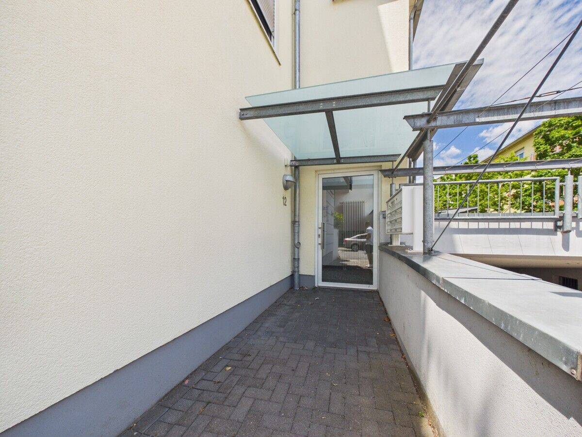 Eine Perle in perfekt angebundener Lage! 4-ZKB inkl. 2 Terrassen + eigenem Garten zum Kauf in Mainz! – 55122 Mainz – Vorschaubild 3