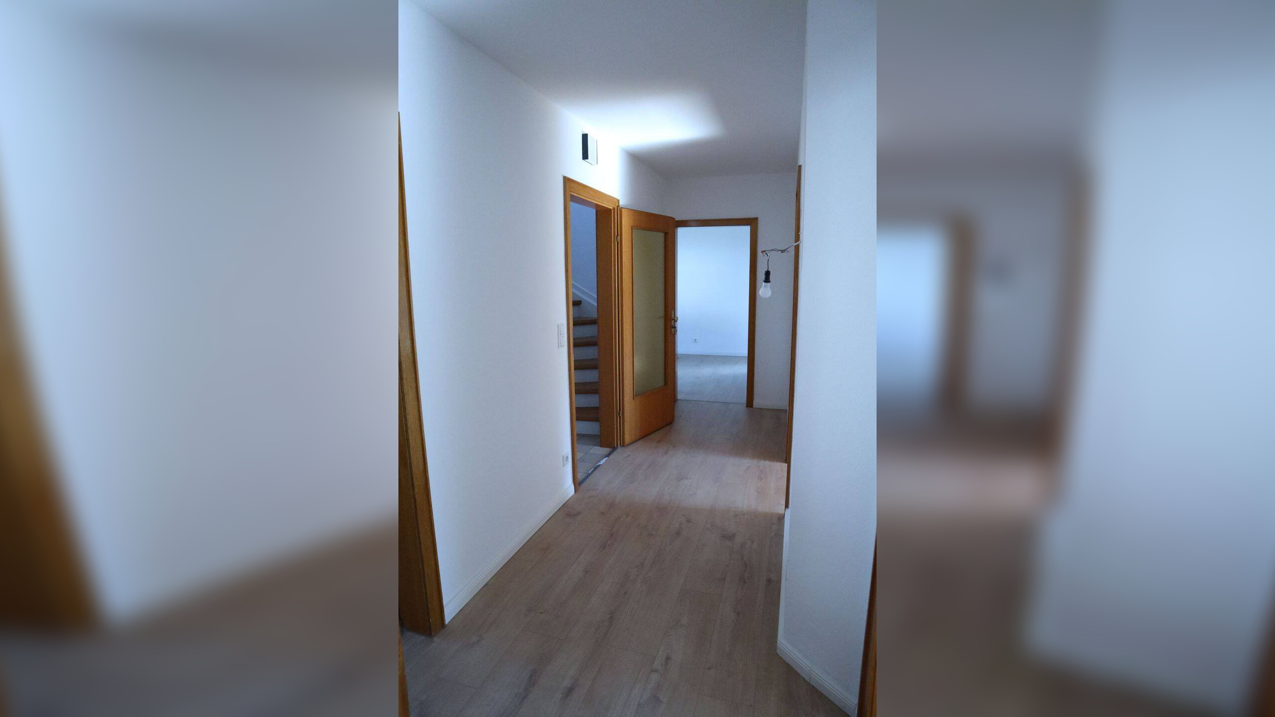 Ruhig wohnen in freistehendem Einfamilienhaus auf zwei Etagen in Solingen – 42659 Solingen – Vorschaubild 3