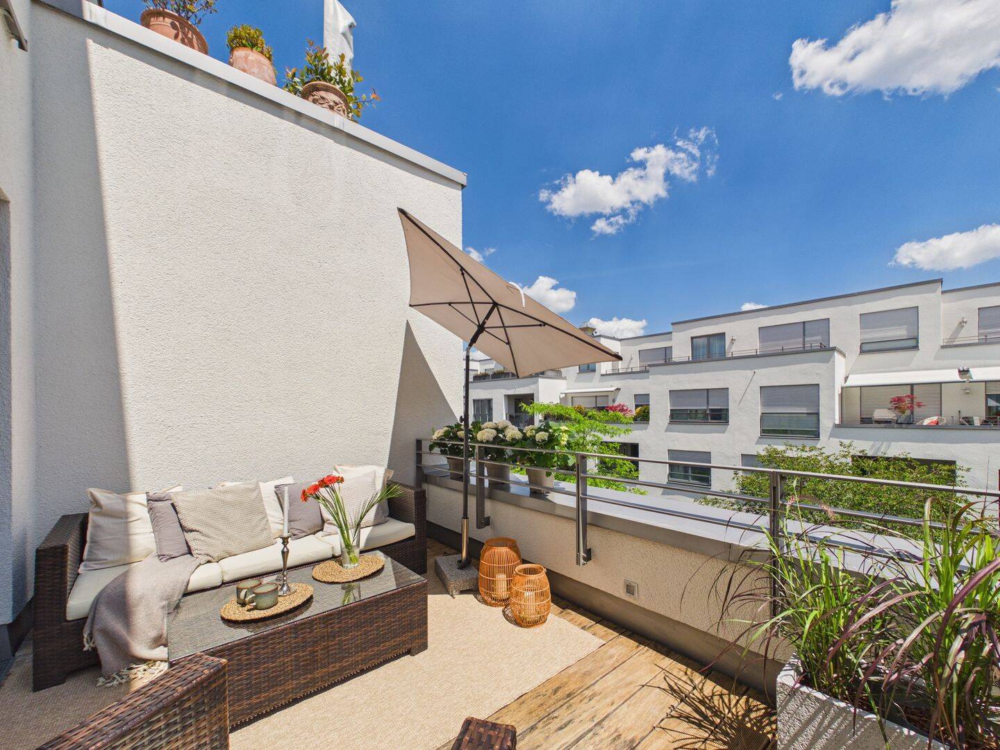 SITULI: Exklusives Indoor-Outdoor-Living in Schwabing mit Dachterrasse und Loggia – 80804 München – Vorschaubild 3