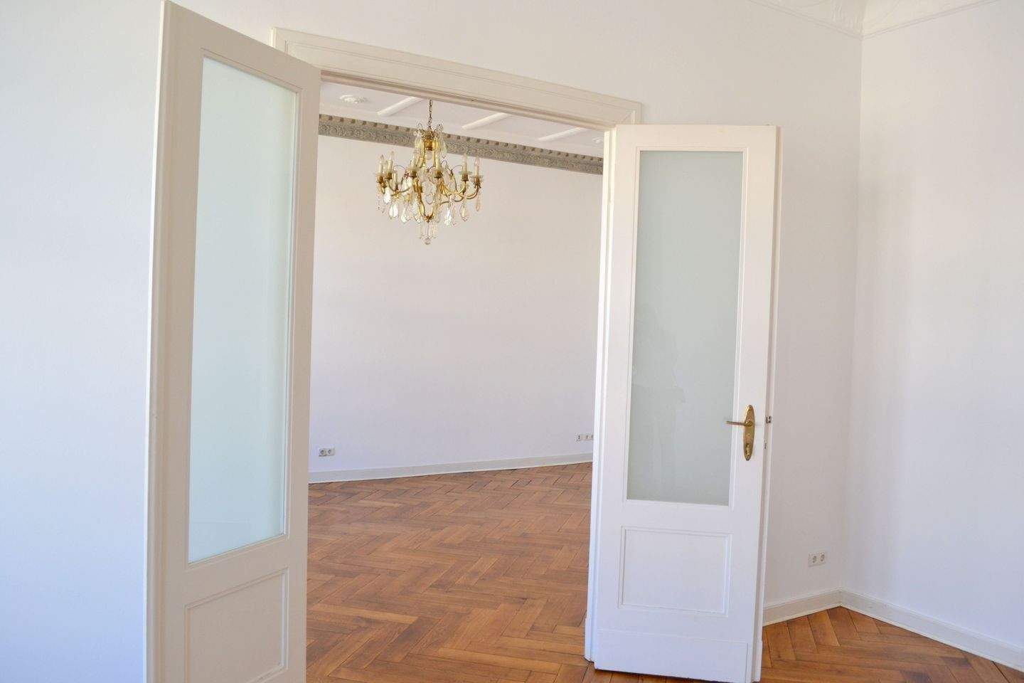 City West*Großartige 4 bis 5 Zimmer Altbau-Eigentumswohnung*Balkon*Lift*geschliffenes Parkett*Stuck*hohe Decken – 10707 Berlin – Vorschaubild 3
