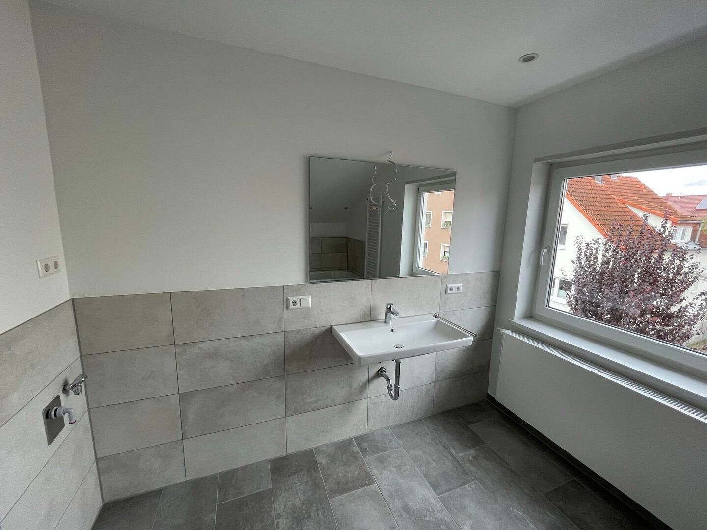 Moderne 3-Zimmer-Dachgeschosswohnung (ca. 120 m²) mit Balkon, Garage & großem Garten in Mühlhausen-Rettigheim – 69242 Mühlhausen – Vorschaubild 4