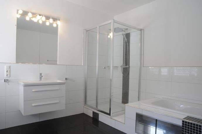 Wunderschöne 2-Zimmer Wohnung, Altbau – top saniert, modernes, großes Bad, sonniger Südwestbalkon, zentral, ruhig – 45219 Essen – Vorschaubild 6
