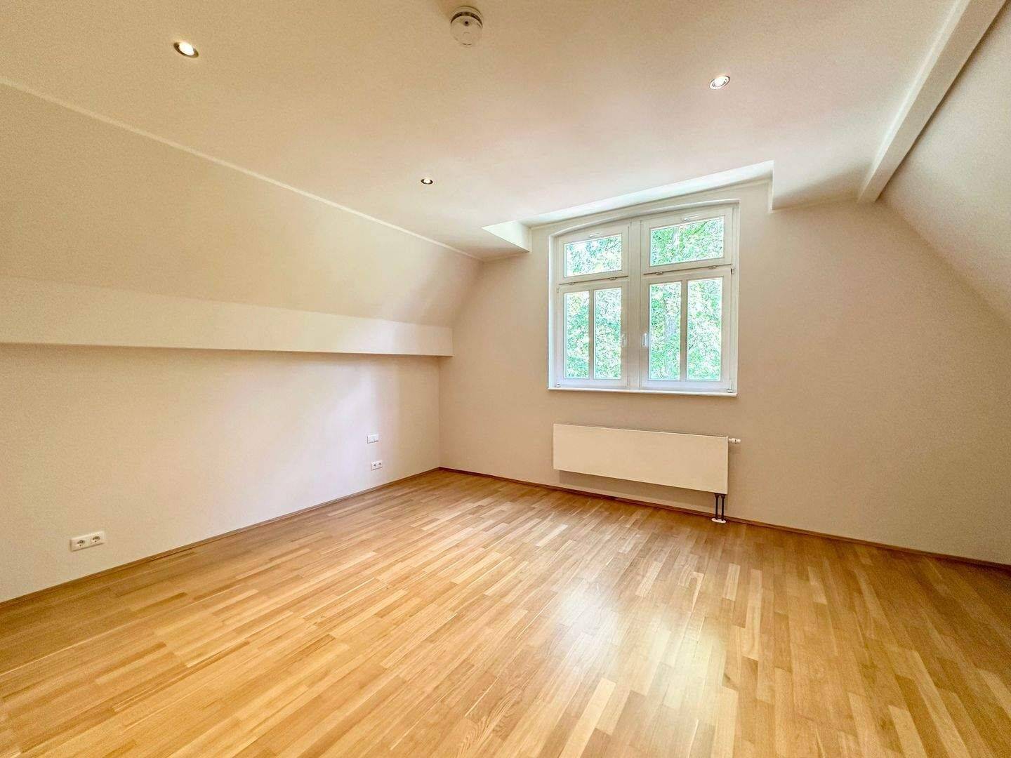 * Helle und sehr schöne 5-Zimmer-Wohnung in denkmalgeschützter Villa * – 1277 Dresden – Vorschaubild 4