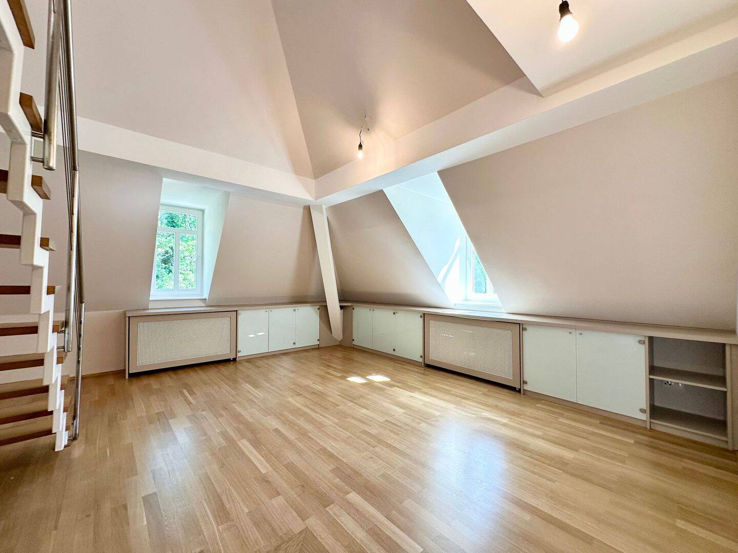 * Helle und sehr schöne 5-Zimmer-Wohnung in denkmalgeschützter Villa * – 1277 Dresden – Vorschaubild 4