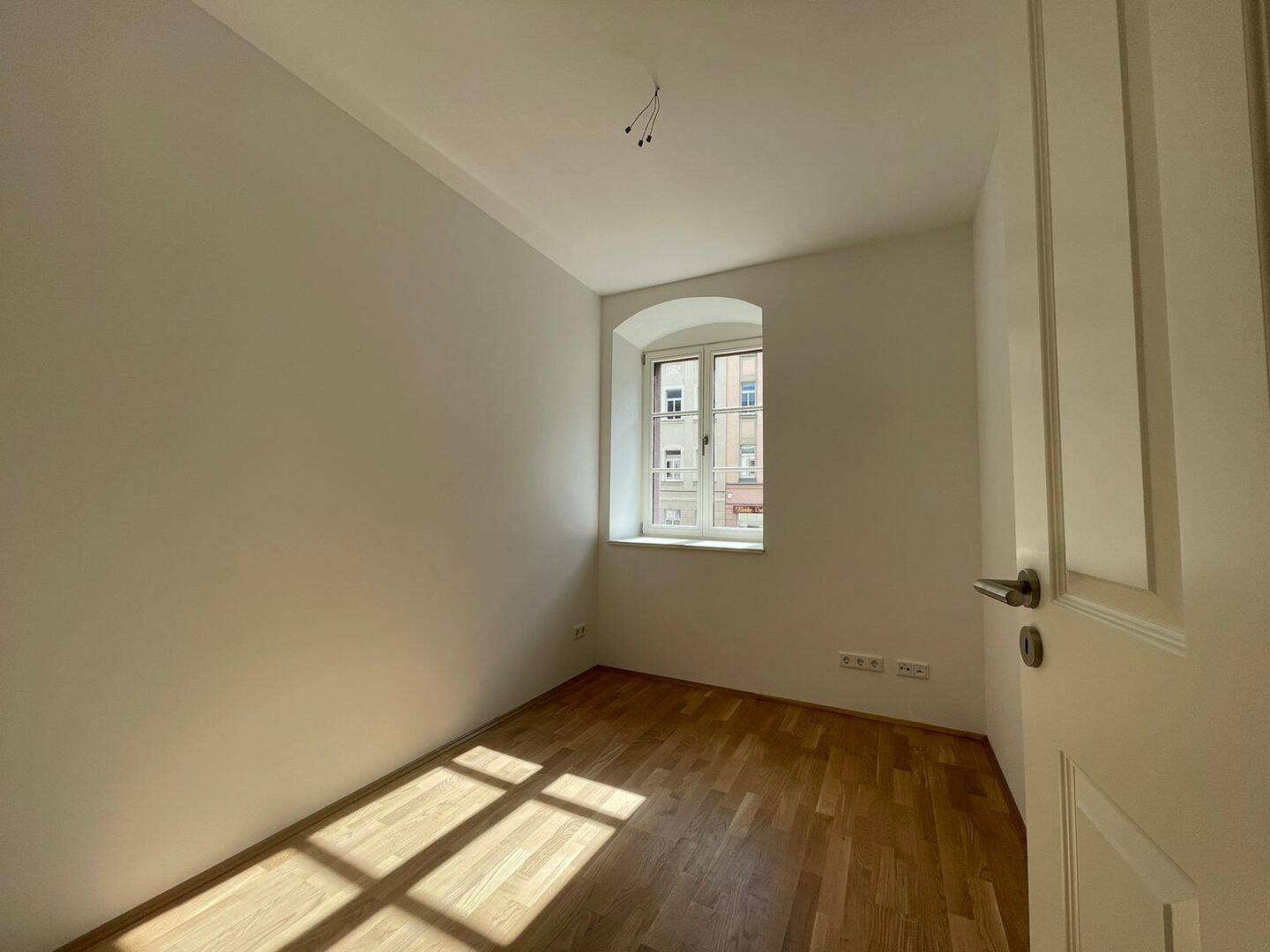 Stilvolle 3-Zimmer-Wohnung mit modernem Bad und sonnigem Balkon! – 9113 Chemnitz – Vorschaubild 3