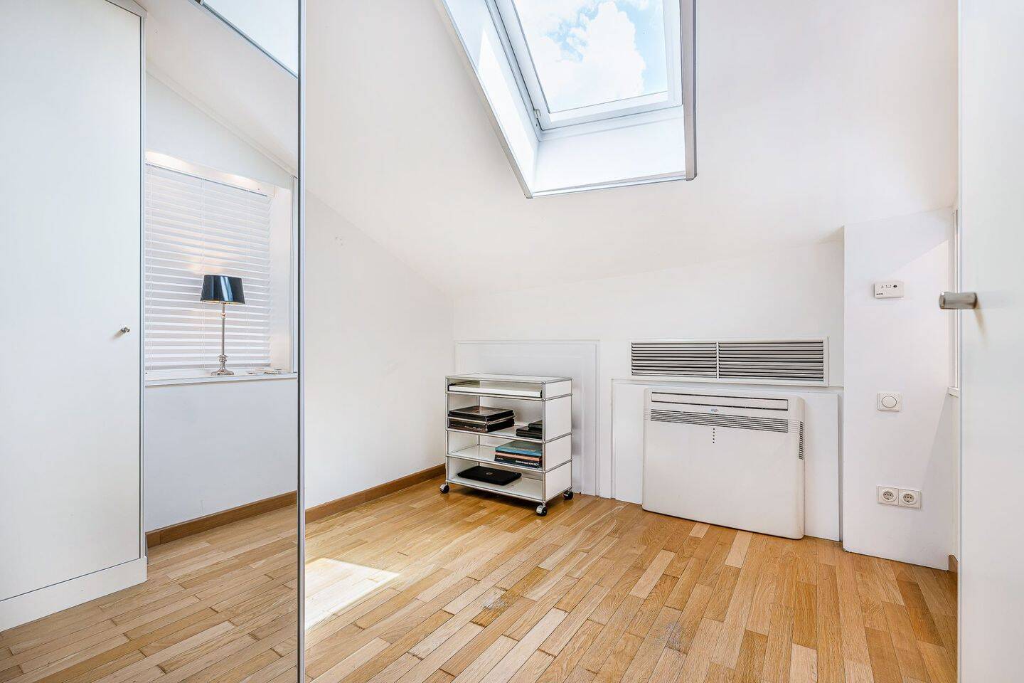 A waterfront penthouse with a mezzanine for those who appreciate architecture and discretion – 10787 Berlin – Vorschaubild 4