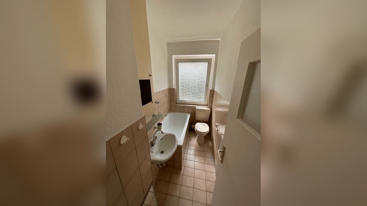 Schöne 2-Zimmer-Wohnung mit Tageslichtbad! – 45326 Essen – Vorschaubild 3