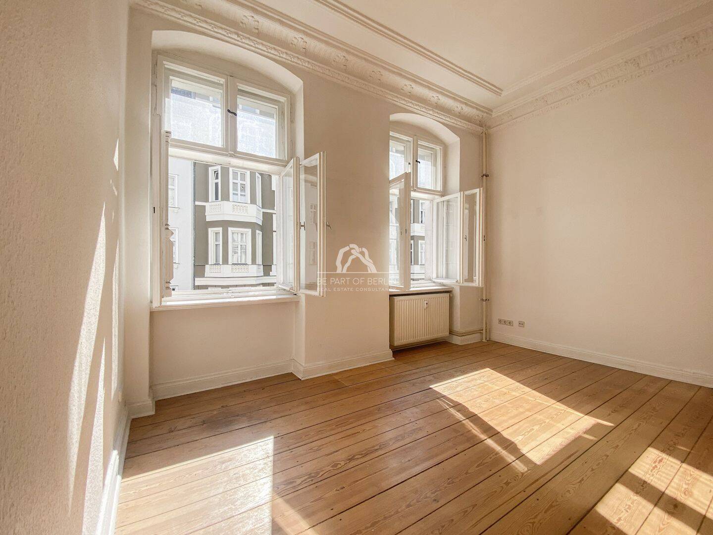 ALTBAULIEBHABER AUFGEPASST! HELLE UND KLASSISCH SCHÖNE ALTBAUWOHNUNG MIT POTENZIAL! PROVISIONSFREI! – 10559 Berlin – Vorschaubild 3