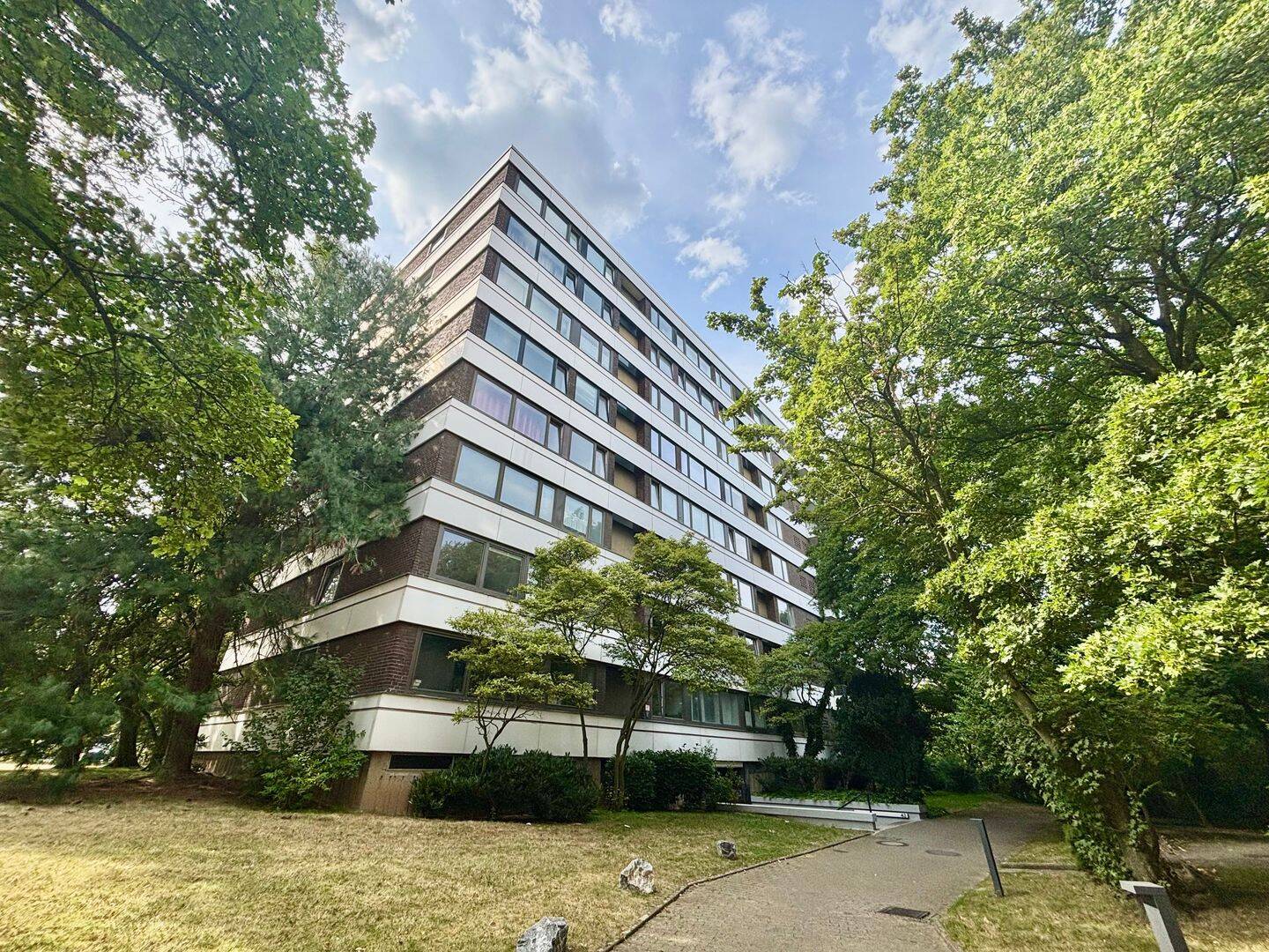 Renovierungschance in Düsseldorf-Lörick: 2-Zimmer-Wohnung mit perfektem Grundriss und TG-Stellplatz – 40547 Düsseldorf – Vorschaubild 3
