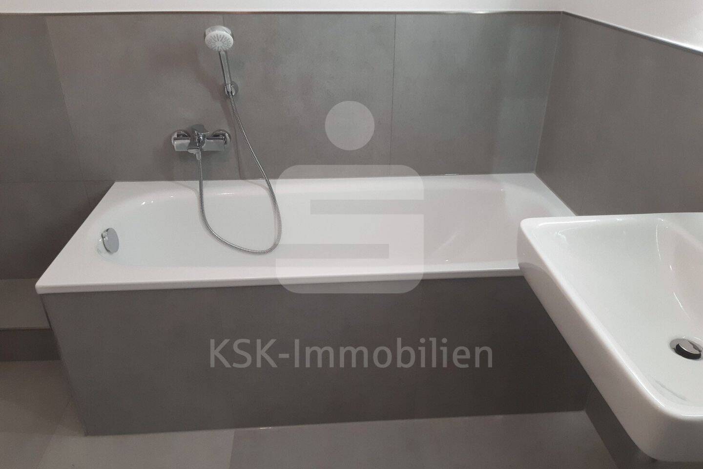 Modernes Wohnen auf ca. 56 m² – offene Küche, neues Bad und Balkon. – 53229 Bonn – Vorschaubild 3