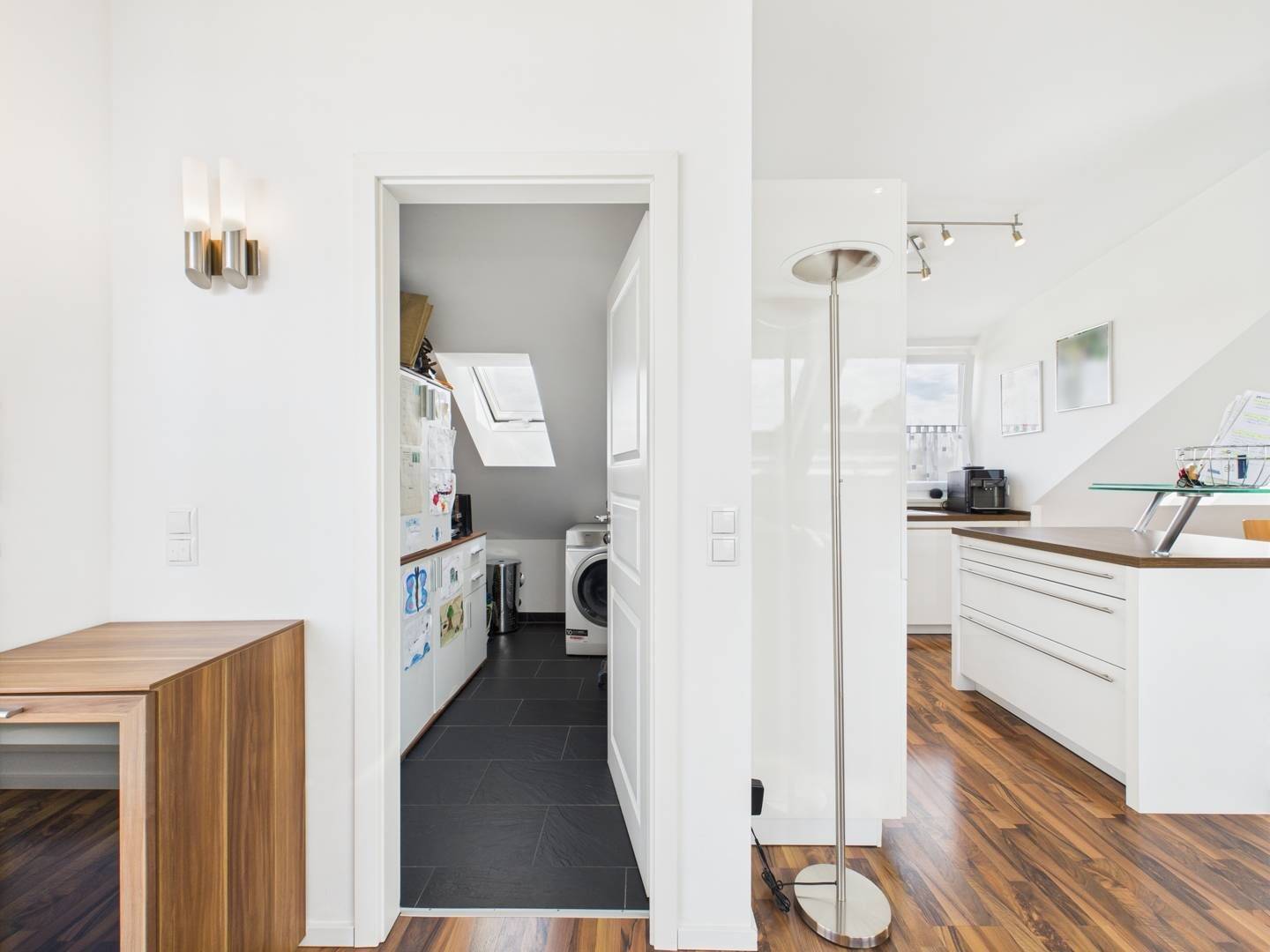 Helle 3-Zimmer-Dachgeschosswohnung mit Süd-Loggia in München-Allach – 80997 München – Vorschaubild 3