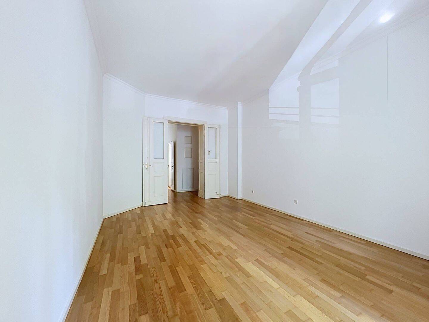 2-Zimmer-Wohnung mit Balkon und EBK im Simon-Dach-Kiez! – Berlin – Vorschaubild 3