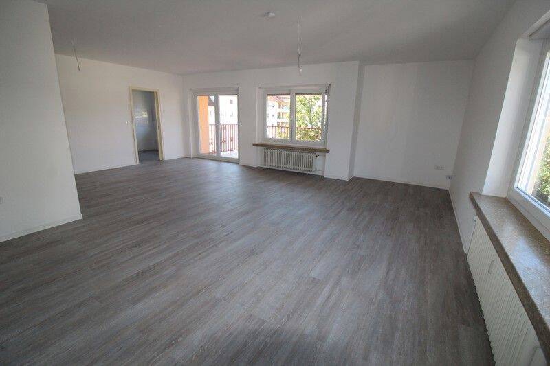 großzügig und zentral Wohnen in der Weststadt: 4 Zimmer mit Balkon und Aufzug – 76185 Karlsruhe – Vorschaubild 3