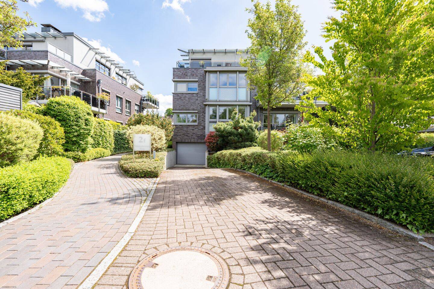Exklusive Eigentumswohnung mit Gäste-WC, Kamin, KNX-System, großem Balkon und Tiefgarage – 22459 Hamburg – Vorschaubild 3