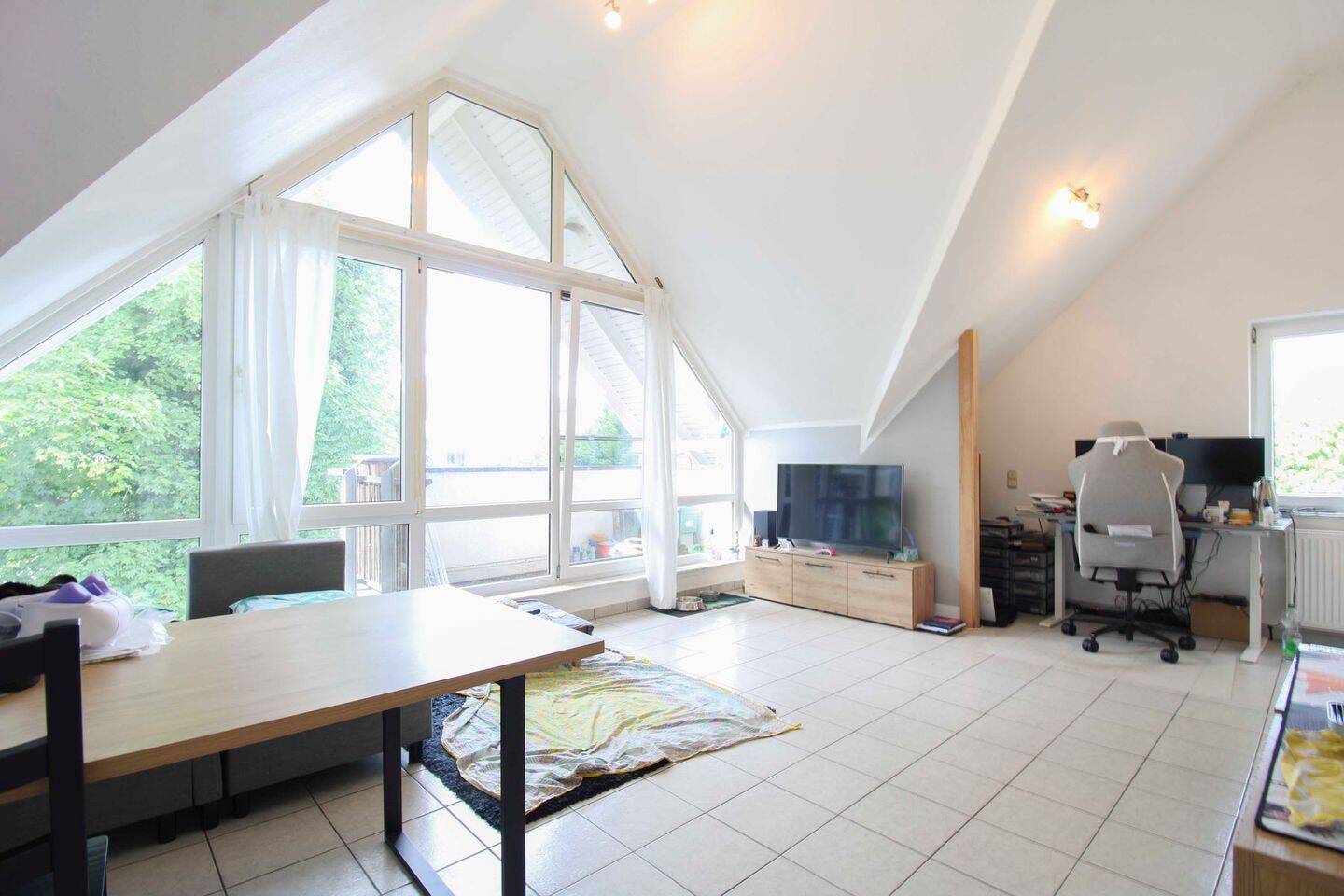 Charmante 2-Zimmer-Wohnung mit Loggia und Tiefgaragenstellplatz – 61381 Friedrichsdorf – Vorschaubild 3